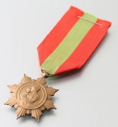 La m&eacute;daille de la Famille Fran&ccedil;aise