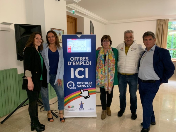 Une borne d'emploi interactive &agrave; l'accueil de la mairie